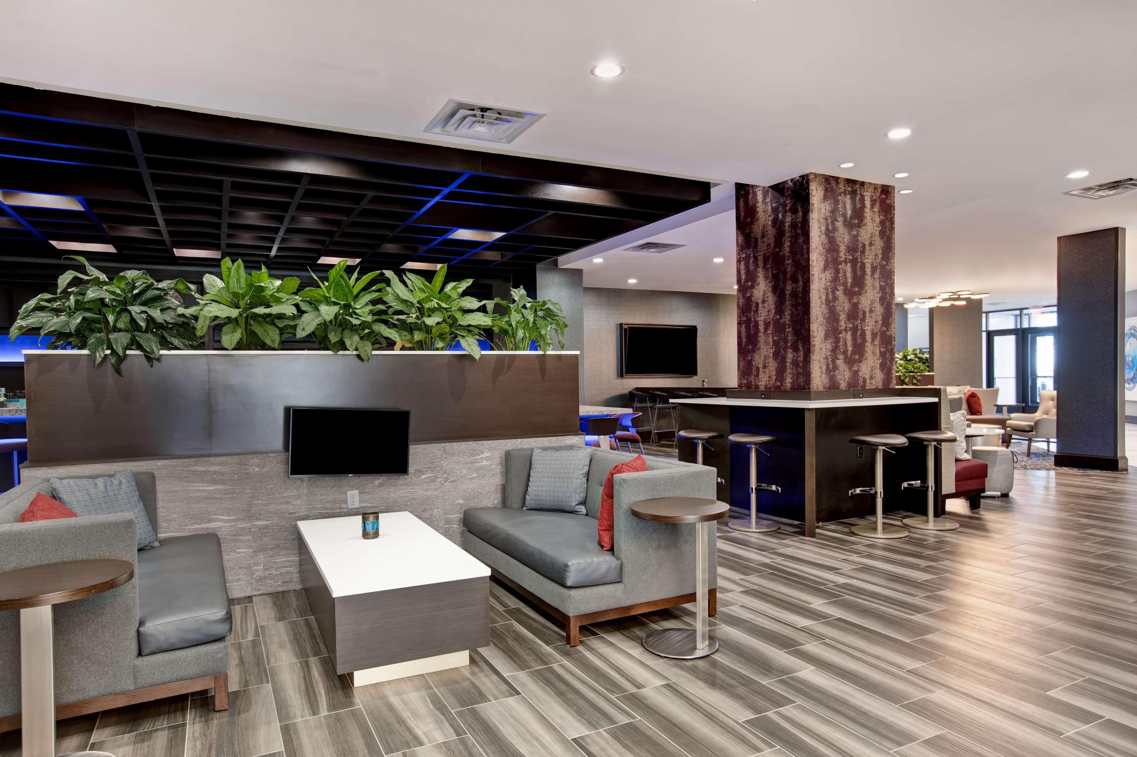 Hotel Embassy By Hilton Northwest 4*