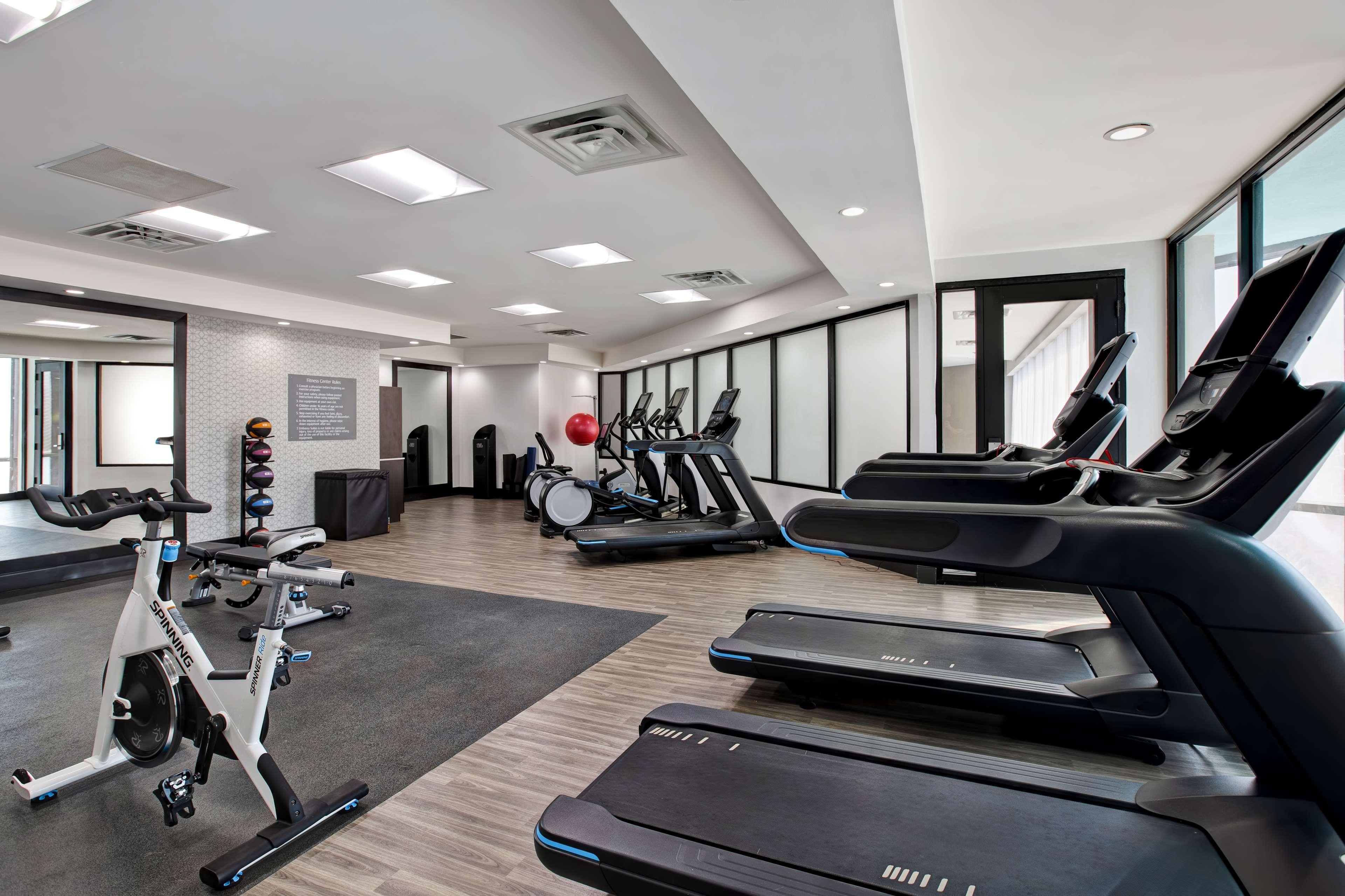 Hotel Embassy By Hilton Northwest Oklahoma City
