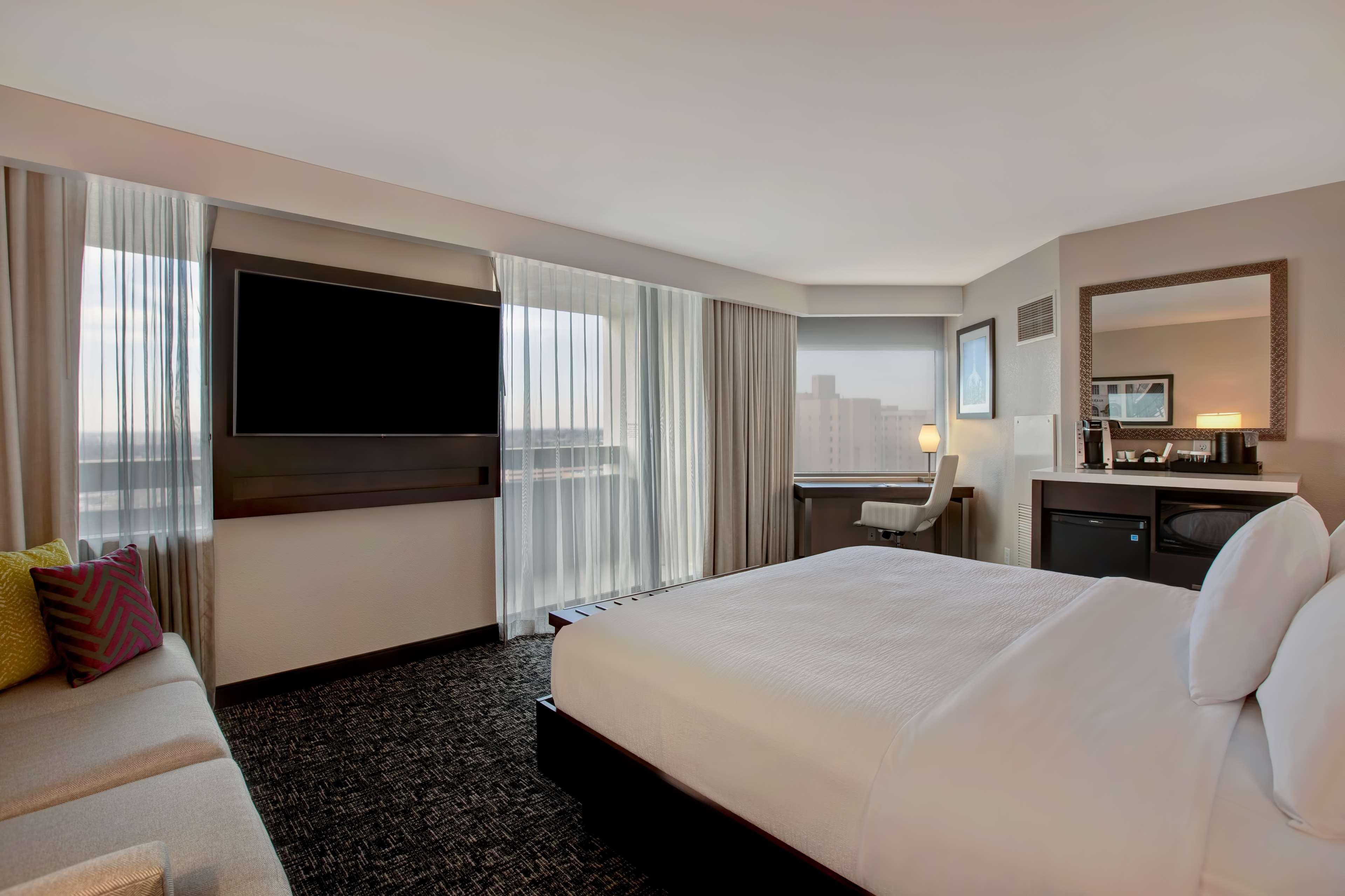 Hotel Embassy By Hilton Northwest