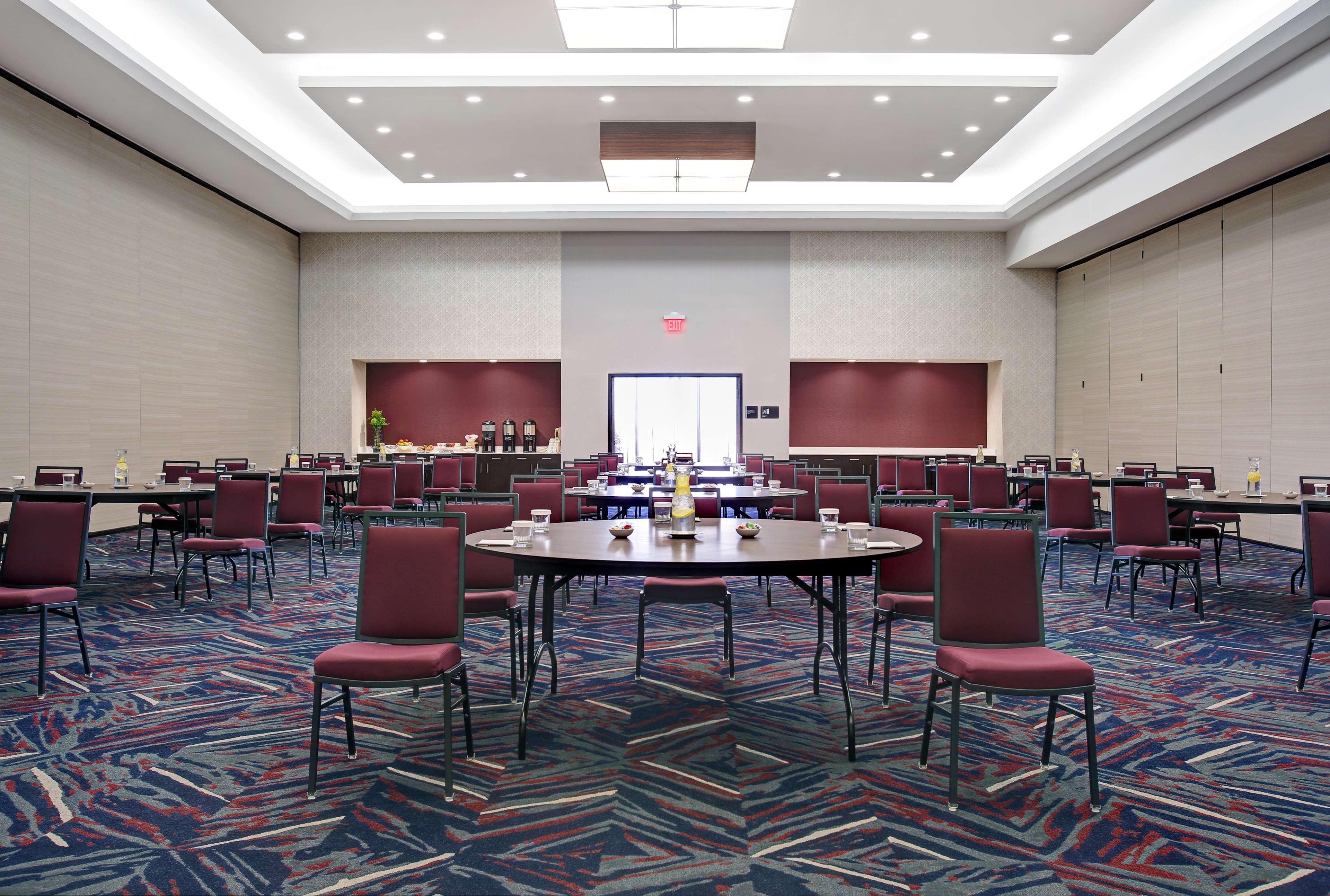 Hotel Embassy By Hilton Northwest