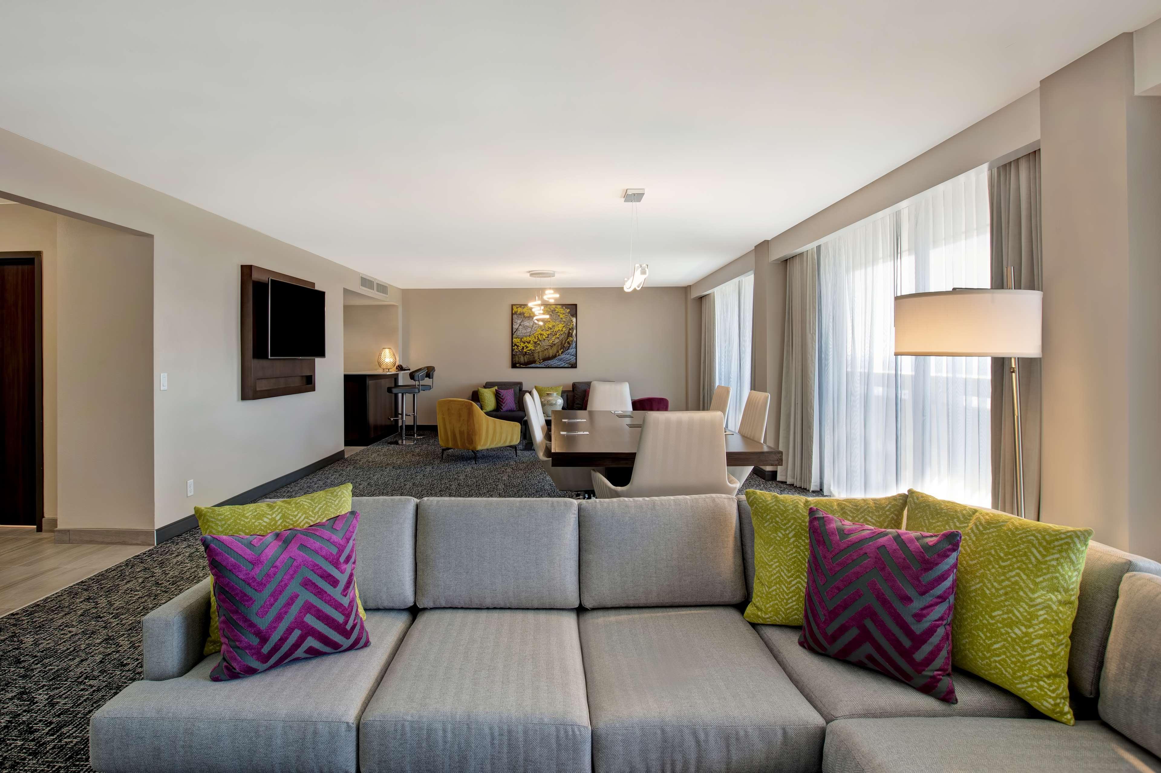 Hotel Embassy By Hilton Northwest 4*