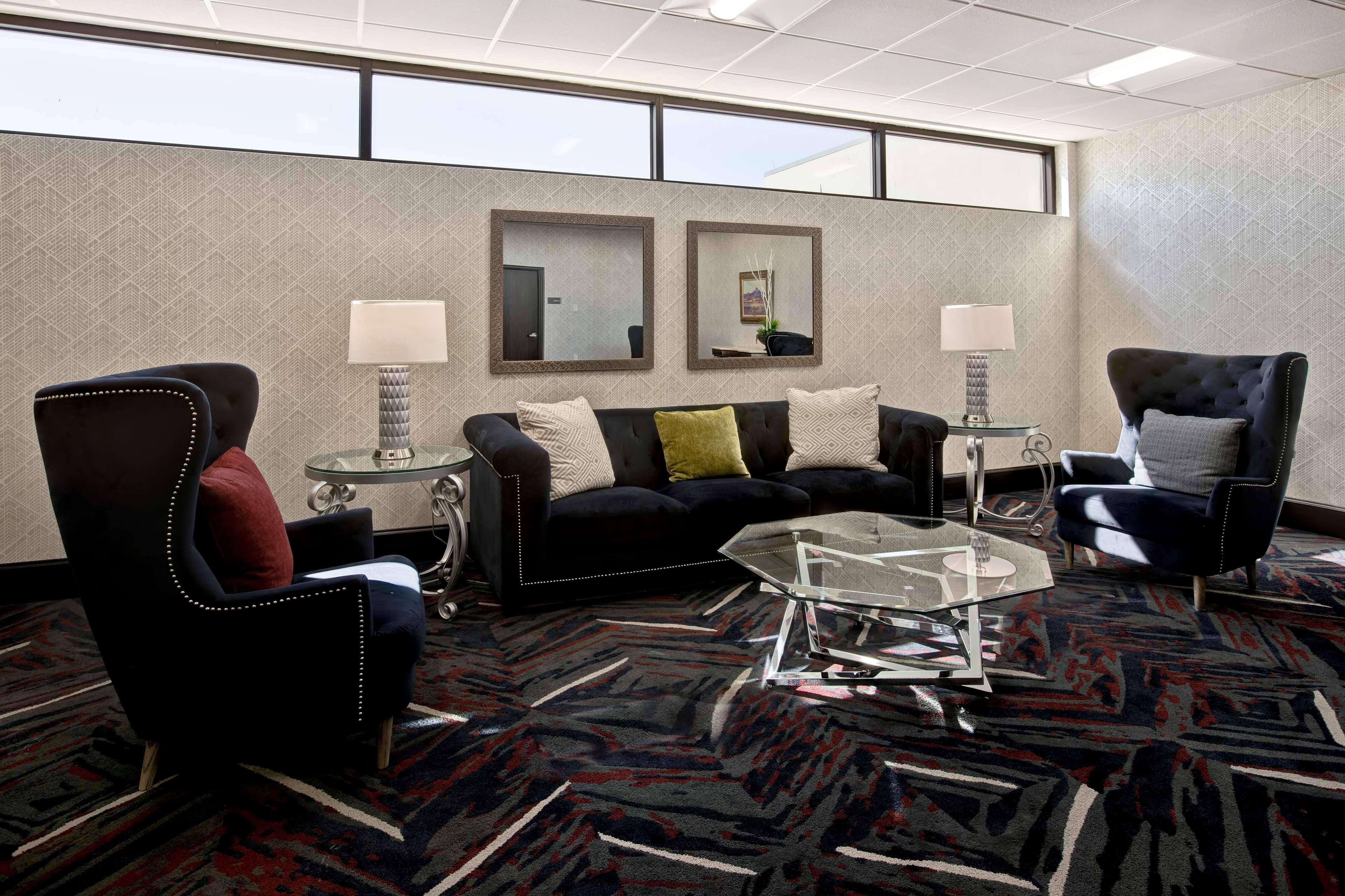 Hotel Embassy By Hilton Northwest Oklahoma City