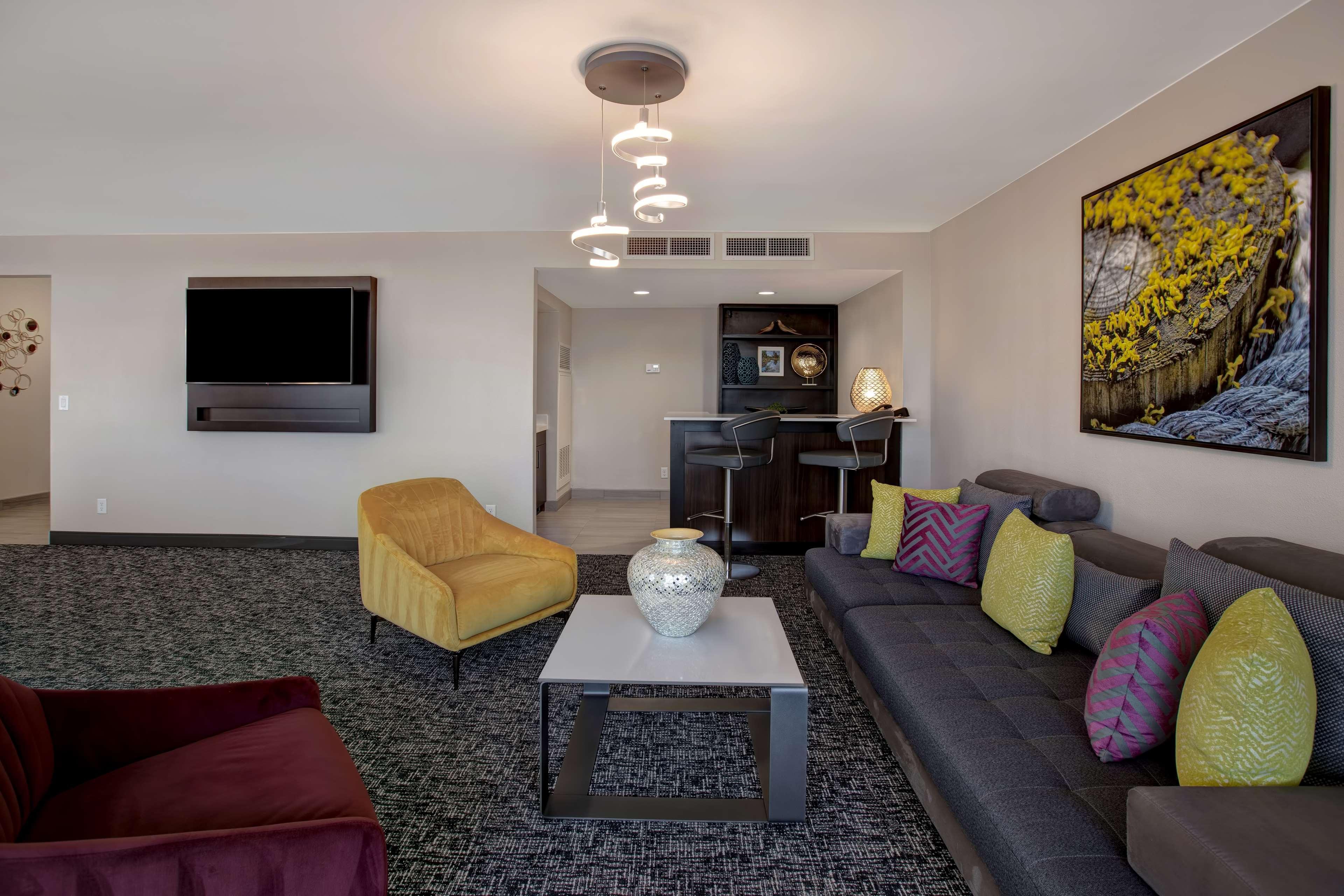 Embassy By Hilton Northwest Hotel 4*