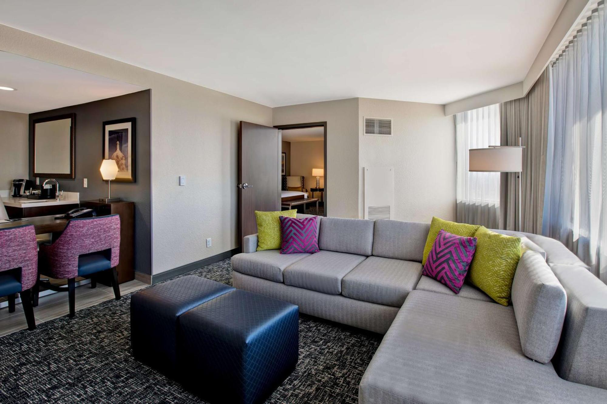 Hotel Embassy By Hilton Northwest Oklahoma City